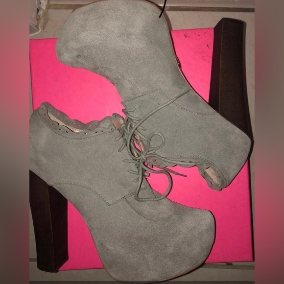 Rare Vintage Betsey Johnson Serenn grey suede platform laceup booties - Picture 5 of 7